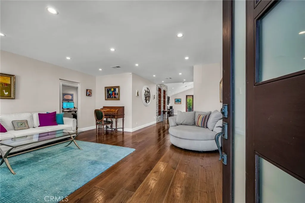 Encino, California 91316, United States, 3 Bedrooms Bedrooms, ,3 BathroomsBathrooms,Residential,Active,173600