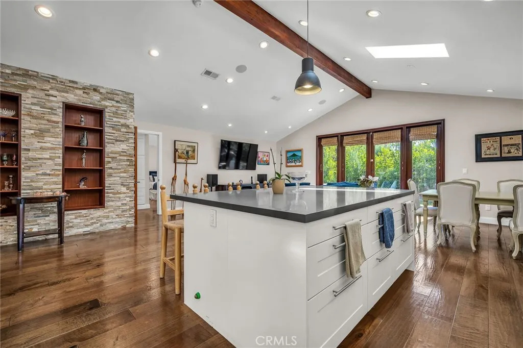 Encino, California 91316, United States, 3 Bedrooms Bedrooms, ,3 BathroomsBathrooms,Residential,Active,173600