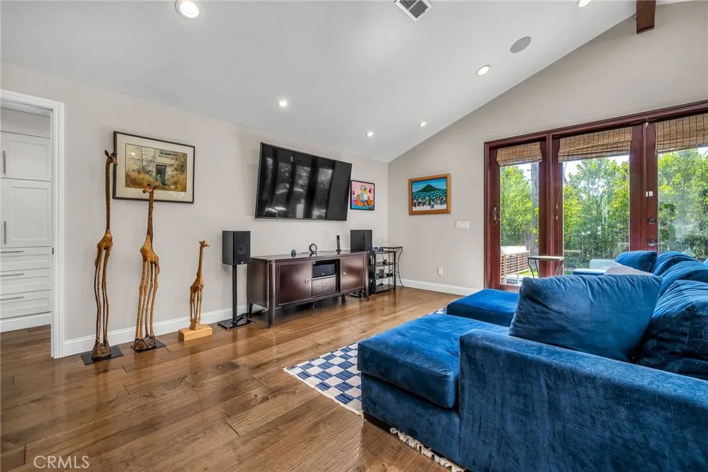 Encino, California 91316, United States, 3 Bedrooms Bedrooms, ,3 BathroomsBathrooms,Residential,Active,173600