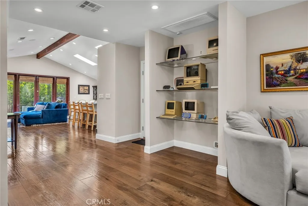 Encino, California 91316, United States, 3 Bedrooms Bedrooms, ,3 BathroomsBathrooms,Residential,Active,173600