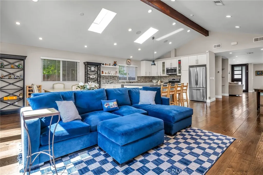 Encino, California 91316, United States, 3 Bedrooms Bedrooms, ,3 BathroomsBathrooms,Residential,Active,173600