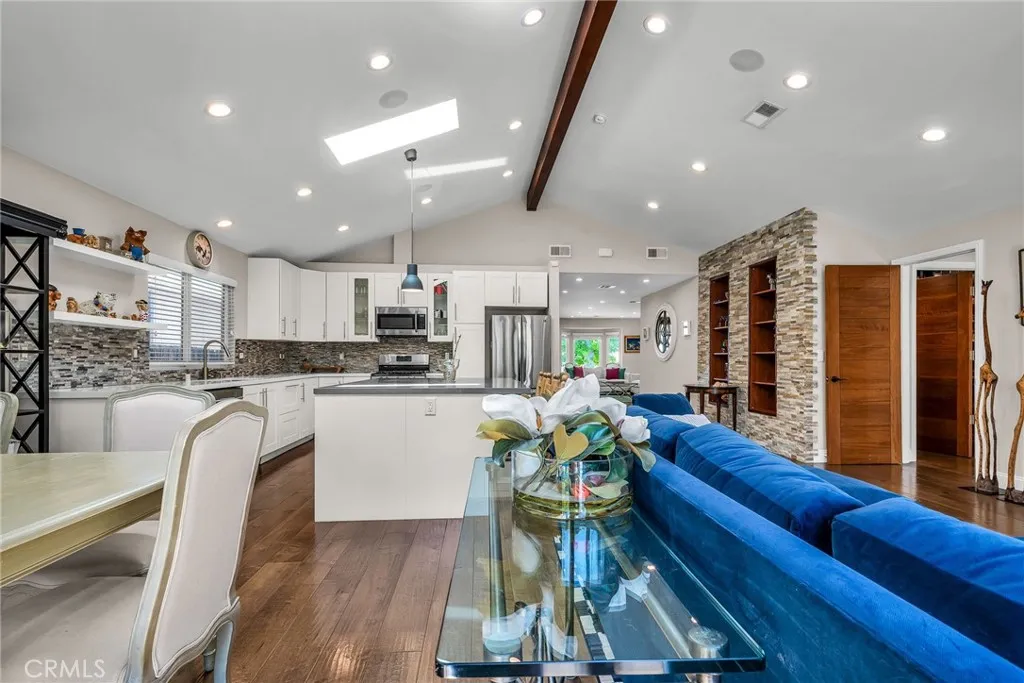 Encino, California 91316, United States, 3 Bedrooms Bedrooms, ,3 BathroomsBathrooms,Residential,Active,173600