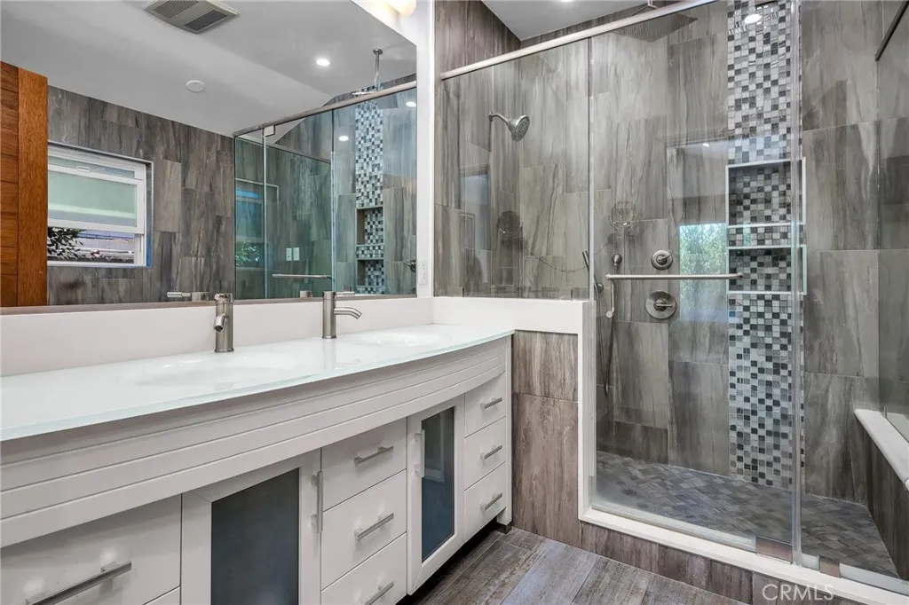 Encino, California 91316, United States, 3 Bedrooms Bedrooms, ,3 BathroomsBathrooms,Residential,Active,173600