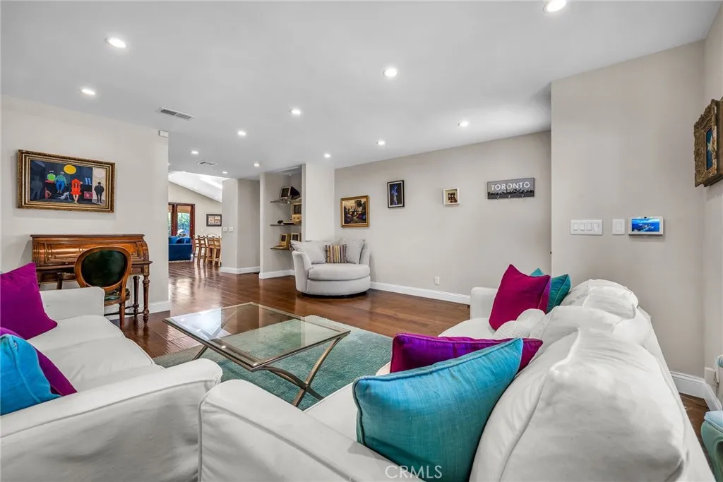 Encino, California 91316, United States, 3 Bedrooms Bedrooms, ,3 BathroomsBathrooms,Residential,Active,173600