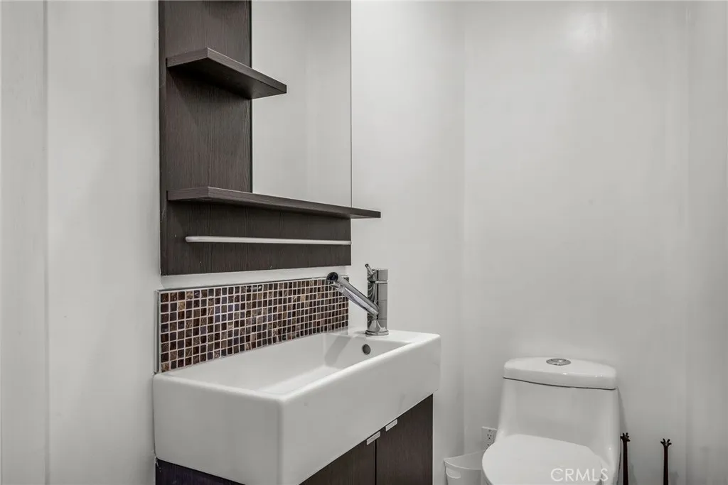 Encino, California 91316, United States, 3 Bedrooms Bedrooms, ,3 BathroomsBathrooms,Residential,Active,173600