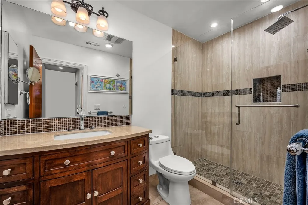 Encino, California 91316, United States, 3 Bedrooms Bedrooms, ,3 BathroomsBathrooms,Residential,Active,173600