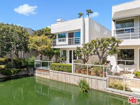 Photo of 680 Harbor Street #1, Venice, CA 90291 (MLS # 26700749)