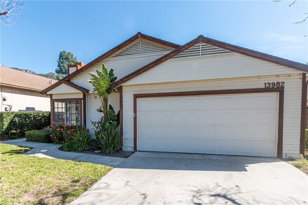 13982 Olive Grove Lane