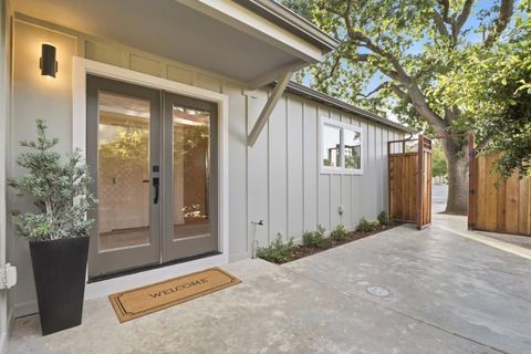 Photo of 715 Roosevelt Avenue, Redwood City, CA 94061 (MLS # ML82045212)