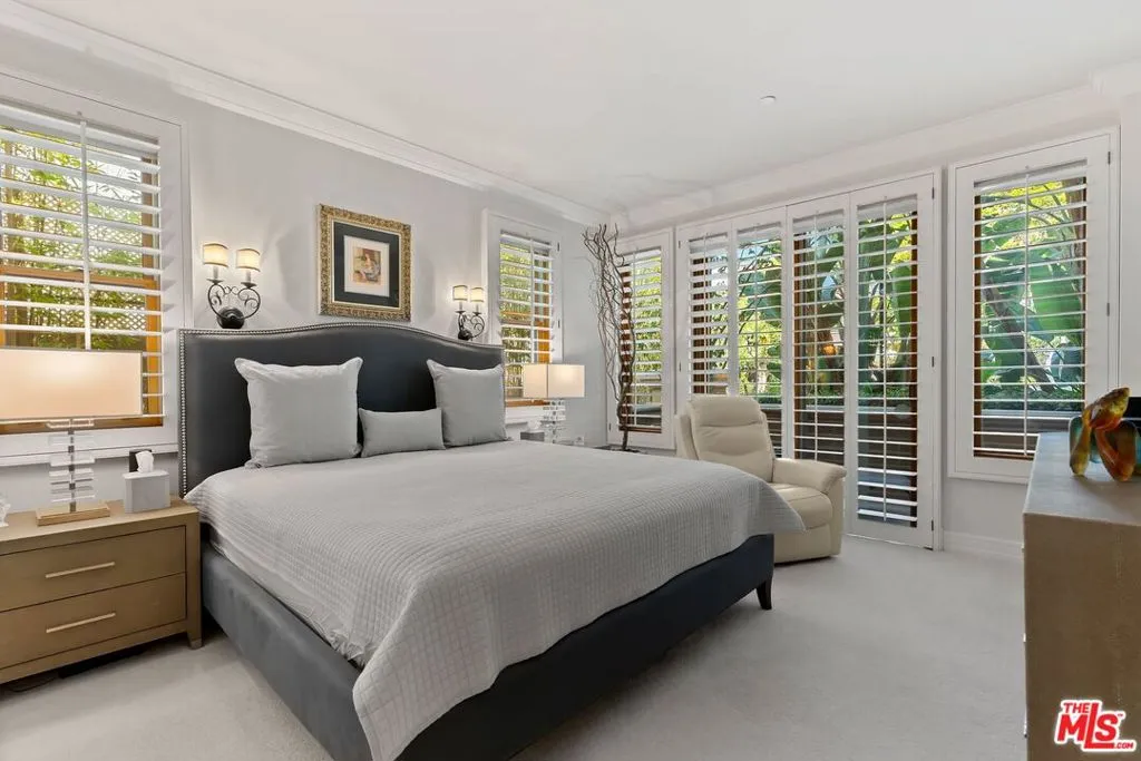 Beverly Hills, California 90210, United States, 2 Bedrooms Bedrooms, ,3 BathroomsBathrooms,Residential,Active,190523