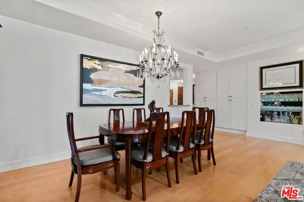 Beverly Hills, California 90210, United States, 2 Bedrooms Bedrooms, ,3 BathroomsBathrooms,Residential,Active,190523