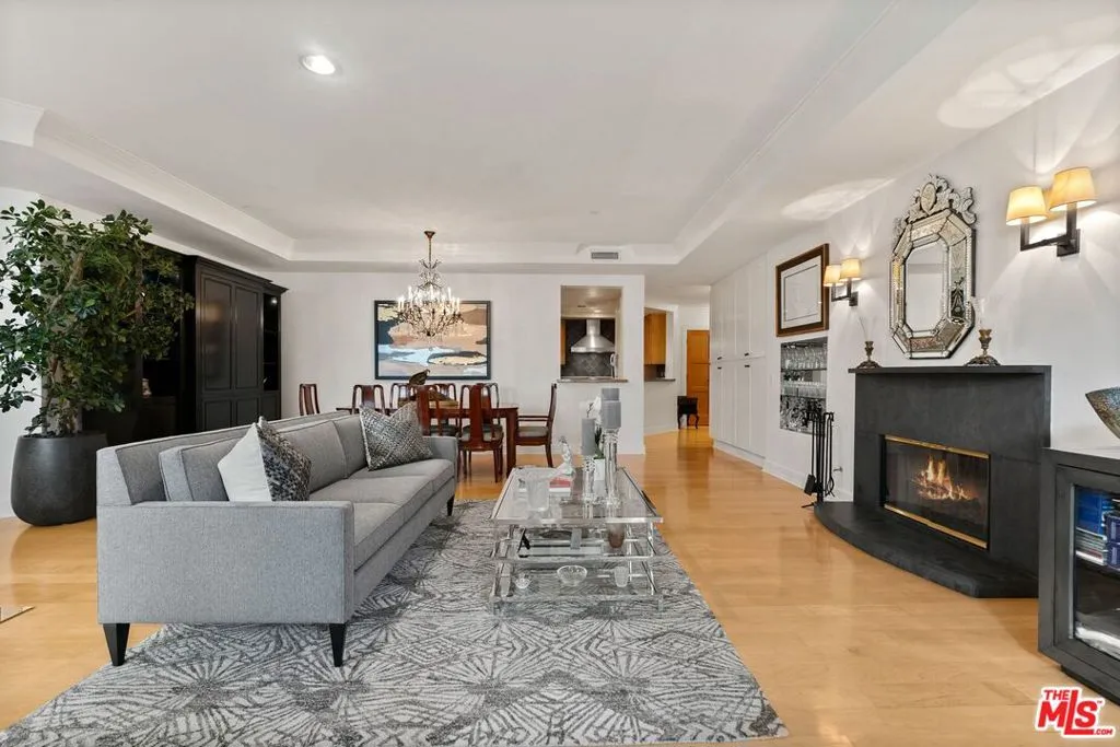 Beverly Hills, California 90210, United States, 2 Bedrooms Bedrooms, ,3 BathroomsBathrooms,Residential,Active,190523