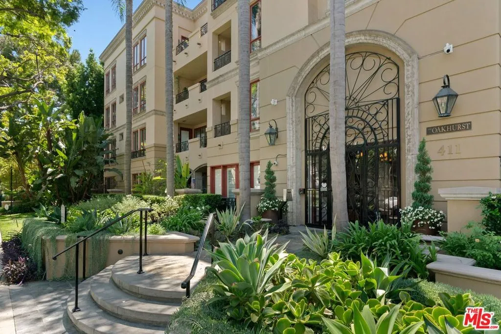 Beverly Hills, California 90210, United States, 2 Bedrooms Bedrooms, ,3 BathroomsBathrooms,Residential,Active,190523