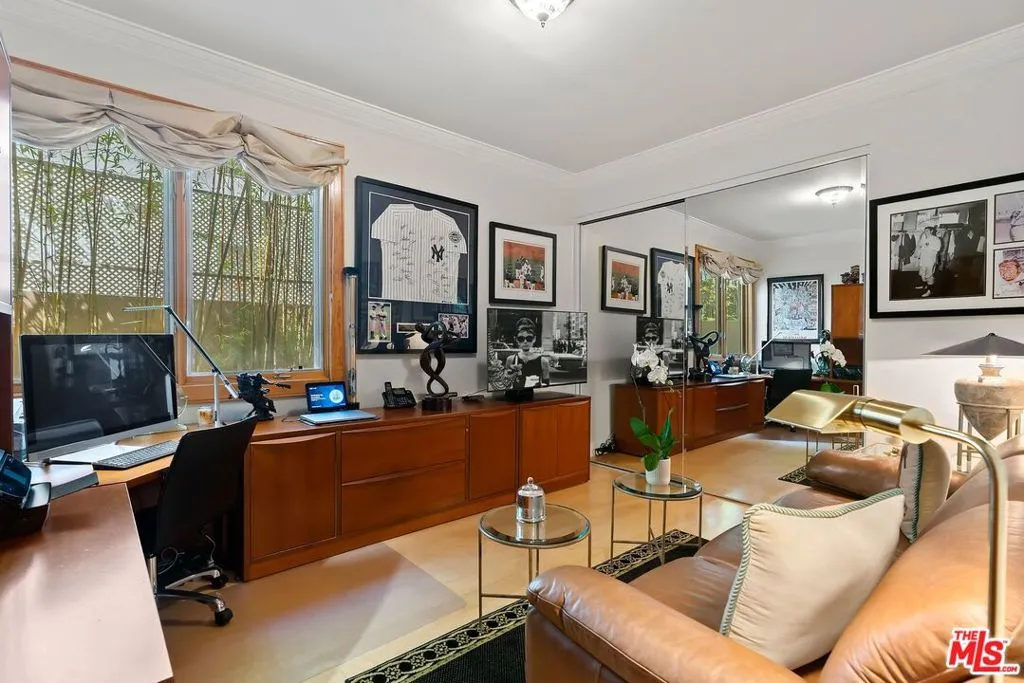 Beverly Hills, California 90210, United States, 2 Bedrooms Bedrooms, ,3 BathroomsBathrooms,Residential,Active,190523