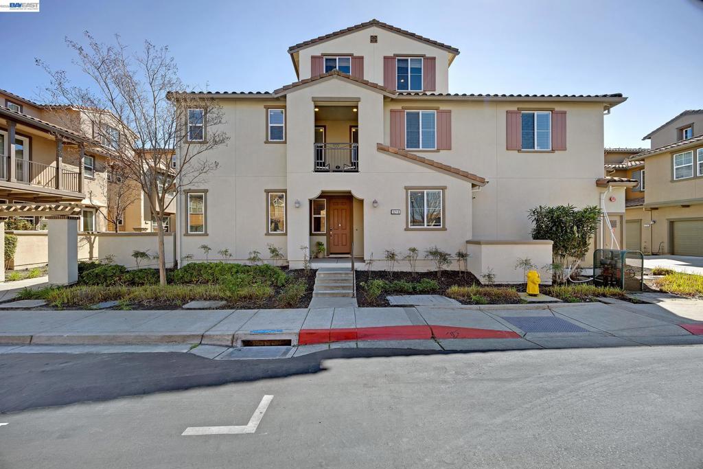5216 Fioli Loop