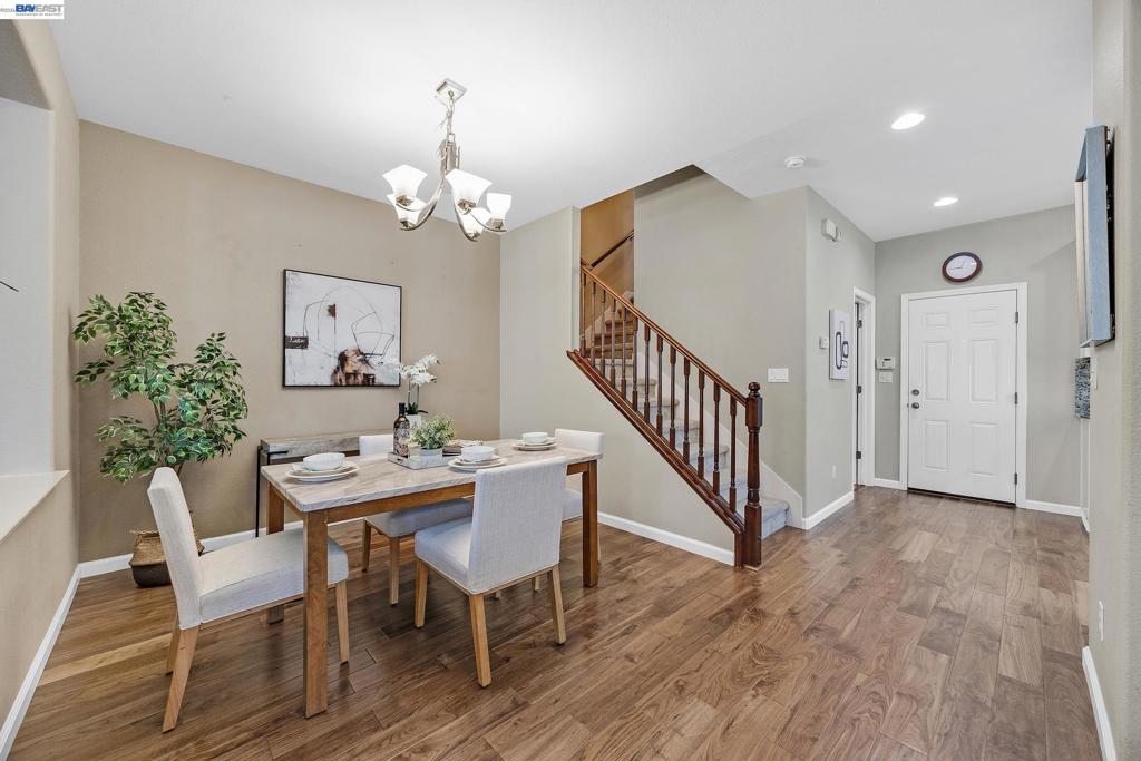 5216 Fioli Loop