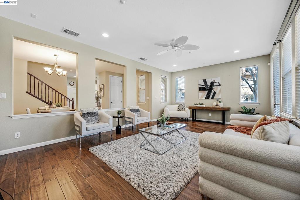 5216 Fioli Loop