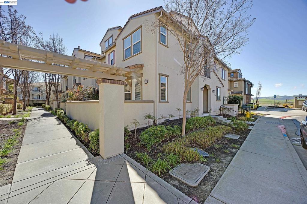 5216 Fioli Loop
