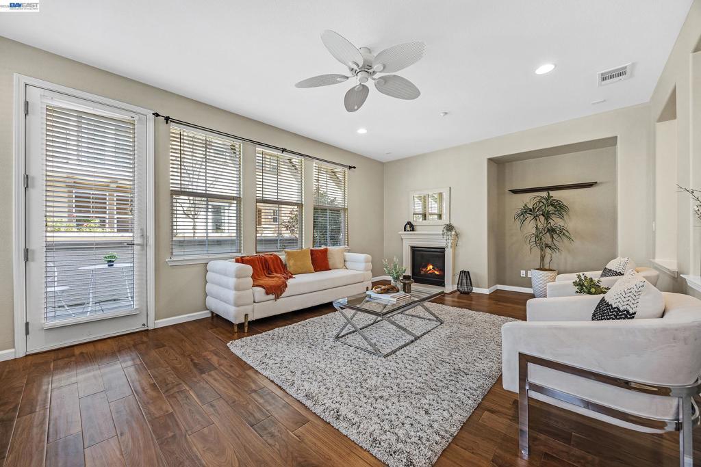 5216 Fioli Loop