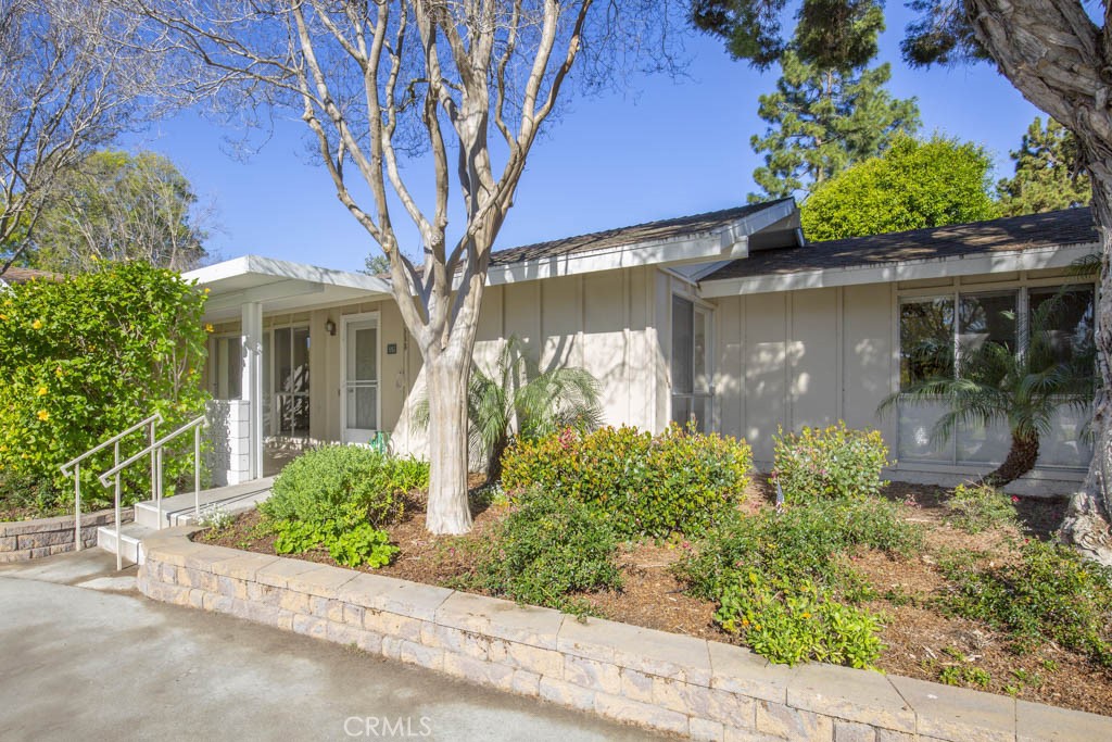 552 Avenida Sevilla B