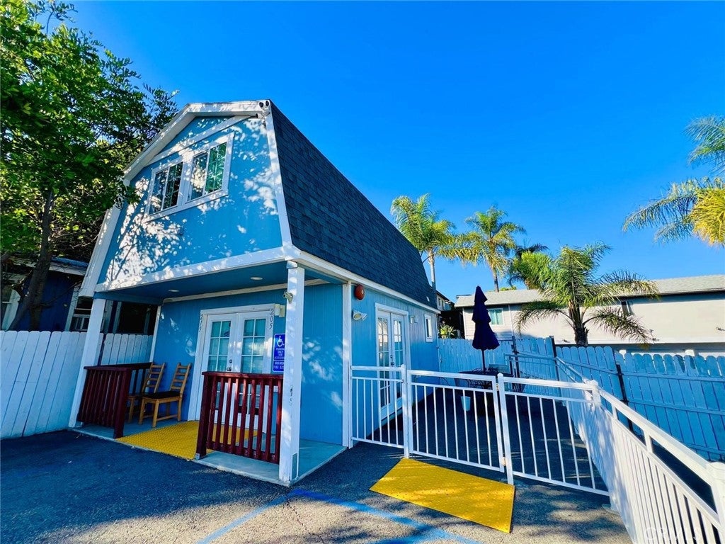408 N Pico ave