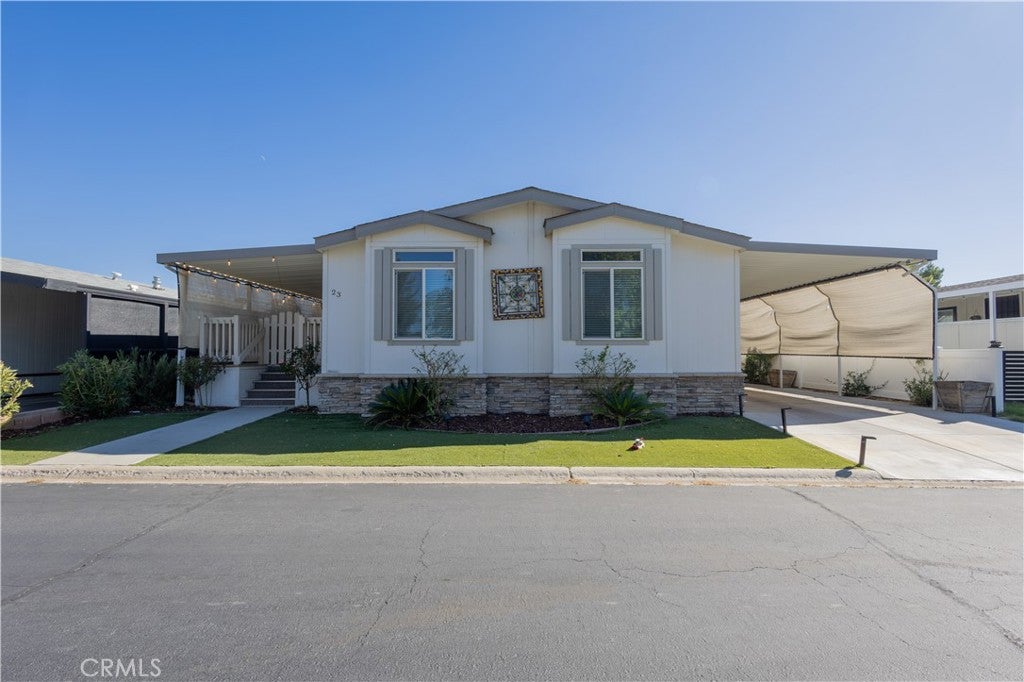 2121 E Avenue I 23