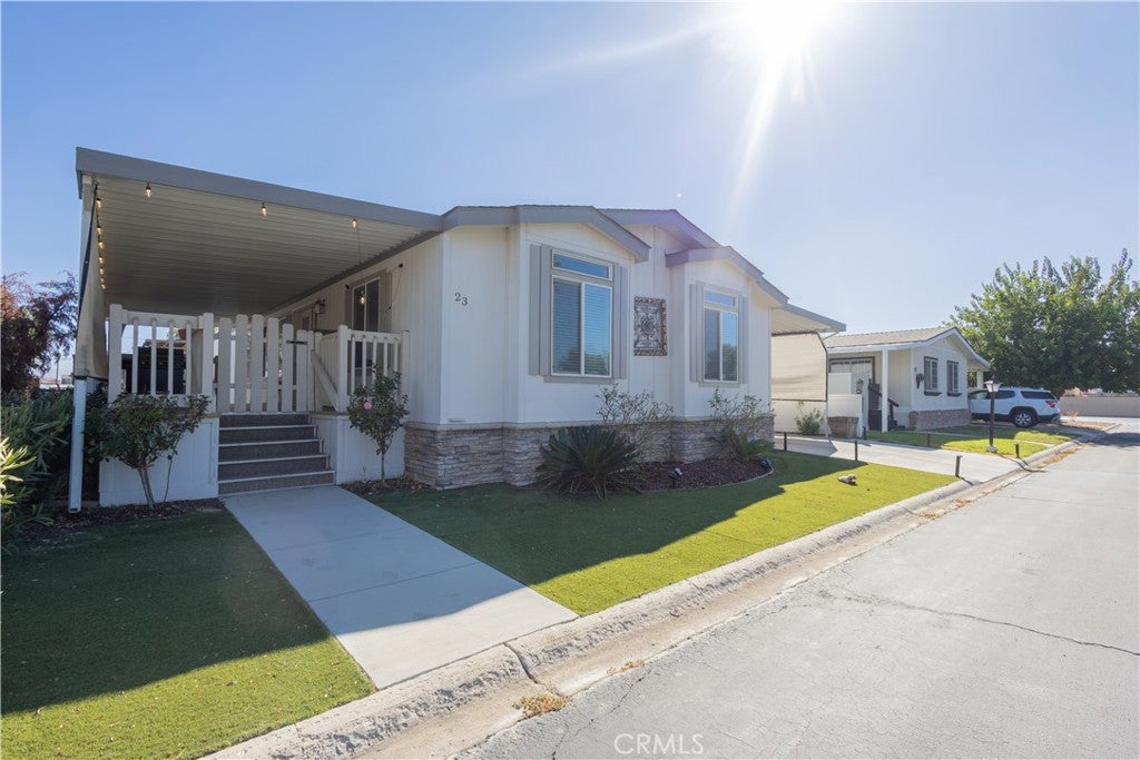 2121 E Avenue I 23