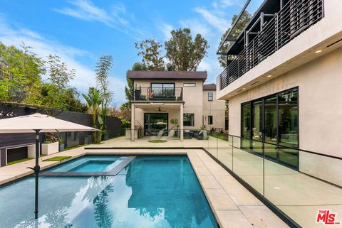 Photo of 18589 Linnet Street, Tarzana, CA 91356 (MLS # 26654235)