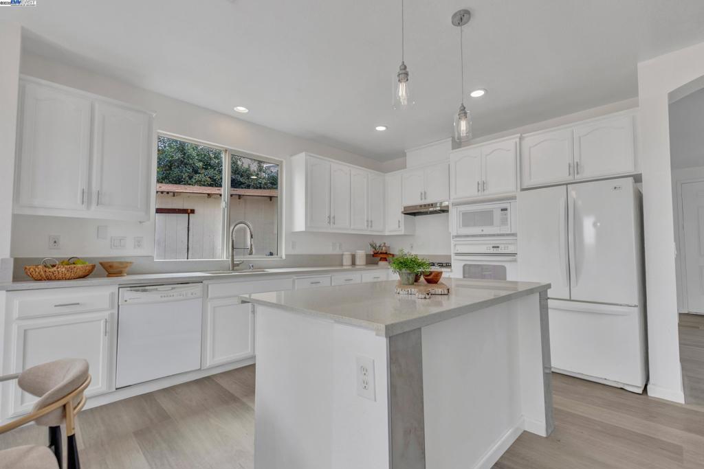 MIRA VISTA HILLS - Residential