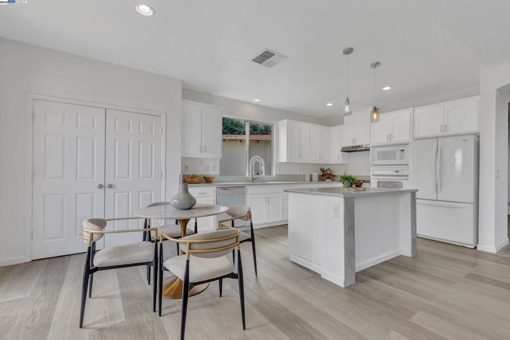 MIRA VISTA HILLS - Residential