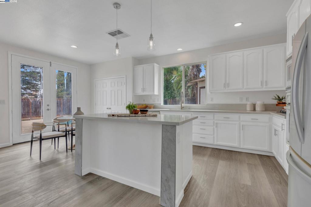 MIRA VISTA HILLS - Residential