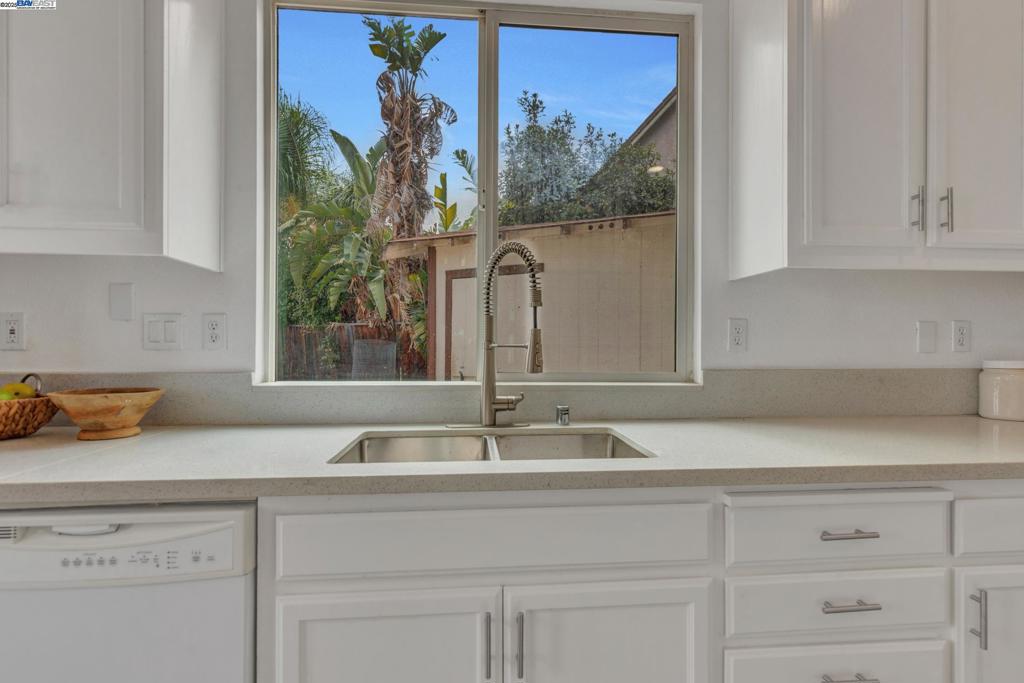 MIRA VISTA HILLS - Residential