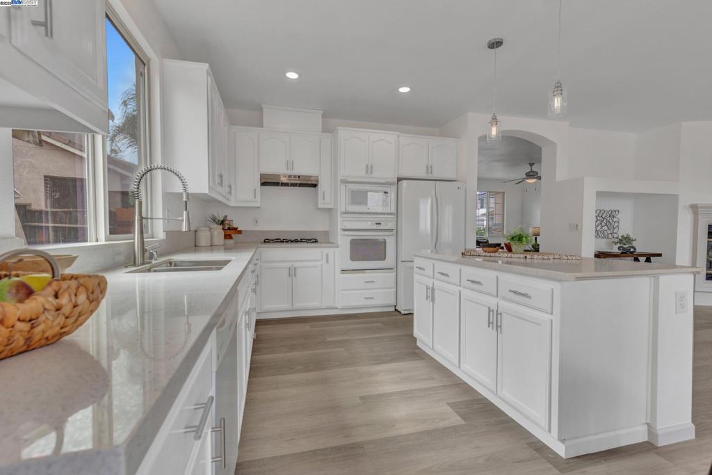 MIRA VISTA HILLS - Residential