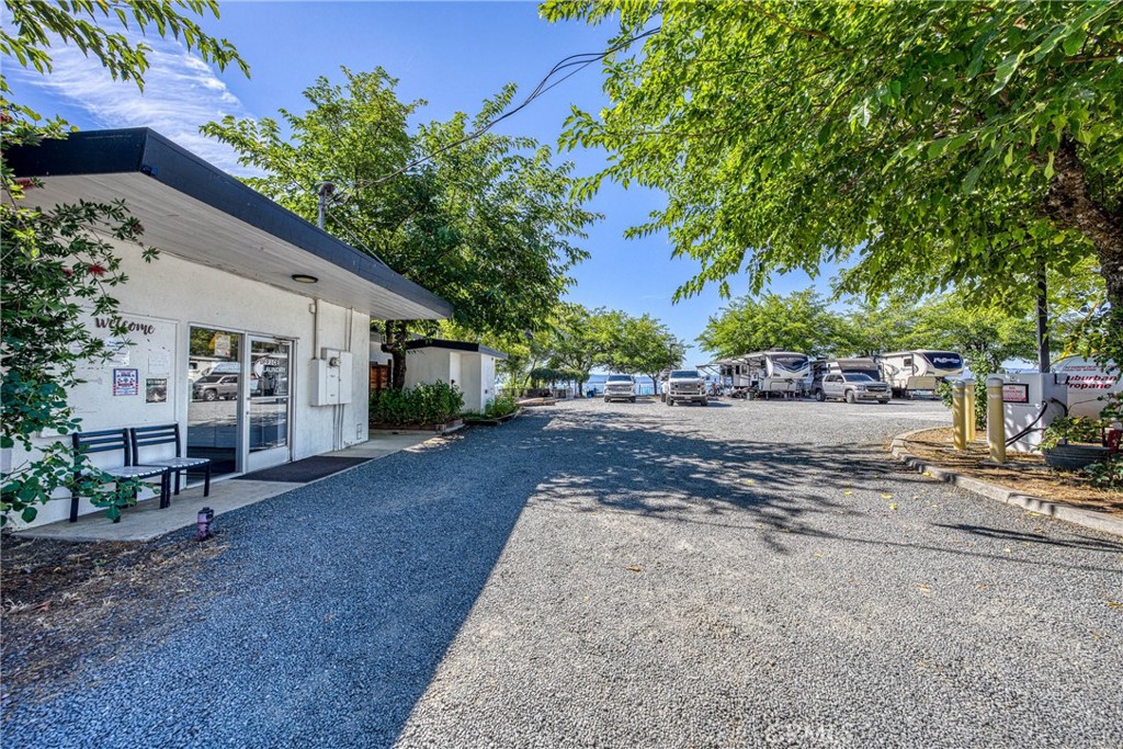 2985 Lakeshore Boulevard