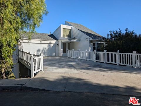 Photo of 21443 Iglesia Drive, Woodland Hills, CA 91364 (MLS # 25603179)
