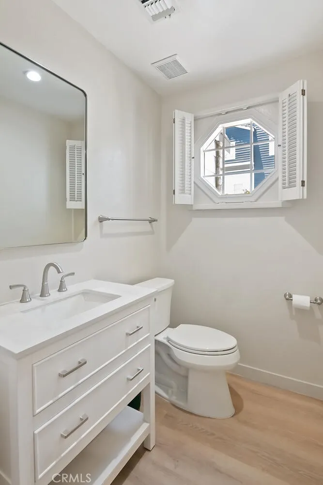 Tarzana, California 91356, United States, 3 Bedrooms Bedrooms, ,3 BathroomsBathrooms,Residential,Active,153002