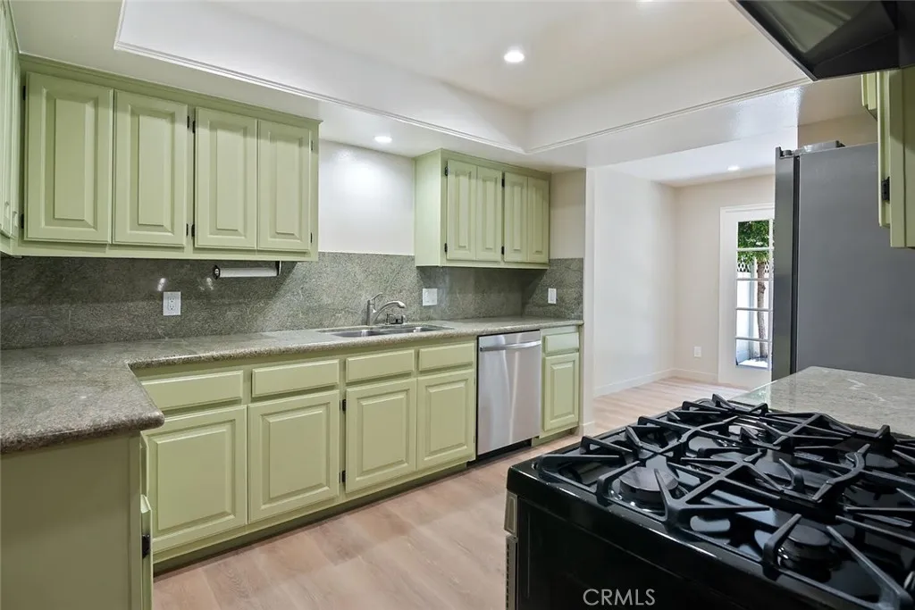 Tarzana, California 91356, United States, 3 Bedrooms Bedrooms, ,3 BathroomsBathrooms,Residential,Active,153002