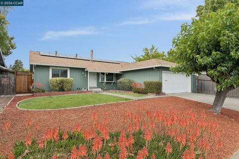 Photo of 1237 San Rafael Dr DR, Petaluma, CA 94954 (MLS # 41140200)