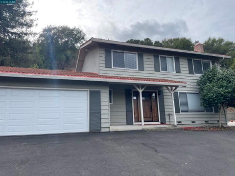 Photo of 486 Butterfield Place PL, Moraga, CA 94556 (MLS # 41136687)