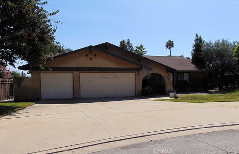 Photo of 880 Kimberly Court, Upland, CA 91784 (MLS # AR26205862)