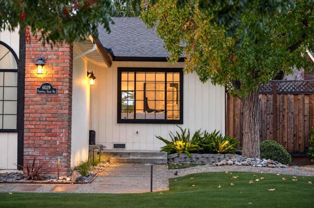 6039 Foothill Glen Drive