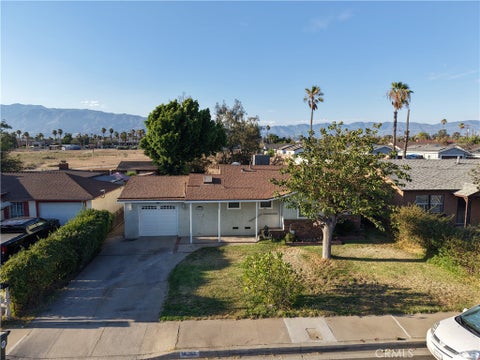 Photo of 16262 Ivy Avenue, Fontana, CA 92335 (MLS # SW26191267)