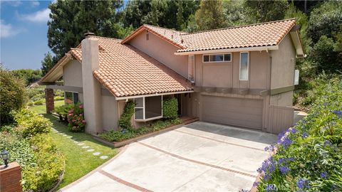 Photo of 8 Via Subida, Rancho Palos Verdes, CA 90275 (MLS # SB25148548)