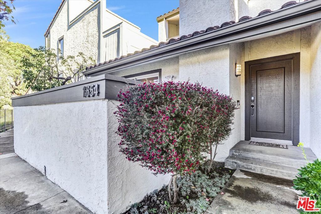 Photo of 1654 Palisades Drive, Pacific Palisades, CA 90272 (MLS # 25628469)