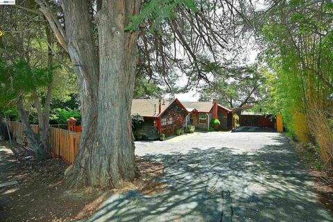 Photo of 4199 Seven Hills Rd Rd, Castro Valley, CA 94546 (MLS # 41128794)