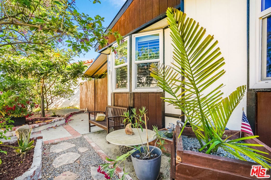 1165 Cherokee, Topanga CA 90290