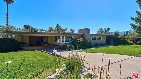 Photo of 1908 Lyans Drive, La Canada Flintridge, CA 91011 (MLS # 26840959)
