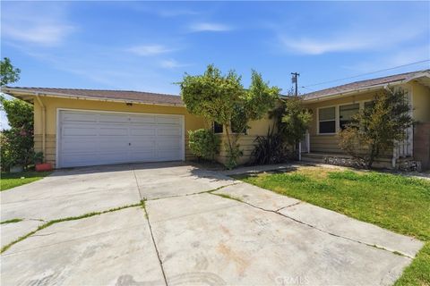 Photo of 13709 Daphne Avenue, Gardena, CA 90249 (MLS # OC26102506)