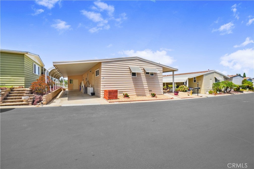 1195 La Moree Road 77