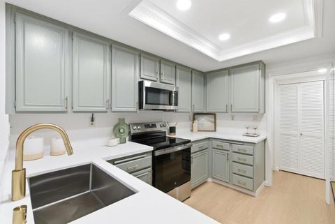 Tiny photo for 1334 Greenwich Court, San Jose, CA 95125 (MLS # ML82037520)